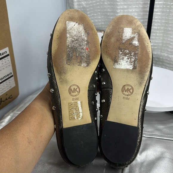 (E2) Michael Kors Ailee metallic leather flats with silver studs, size 8.5M - Picture 6 of 14